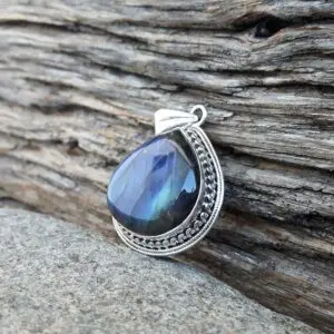 Pendentif en labradorite ethnique