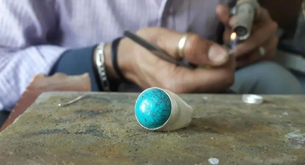 Mode éthique, création de bague artisanale