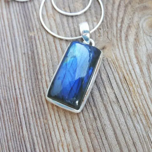 Pendentif labradorite bleue GEO