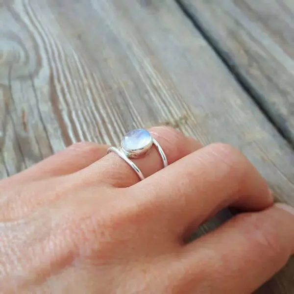 Bague fine en pierre de lune