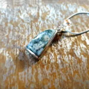 Pendentif en jaspe océan bleu