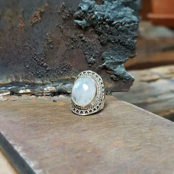 Bague ethnique en pierre de lune