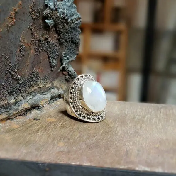 Bague ethnique en pierre de lune