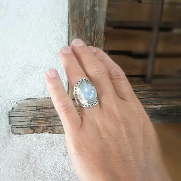 Bague ethnique en pierre de lune