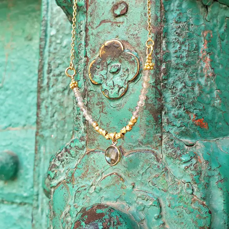 Collier en labradorite doré PASTILLE