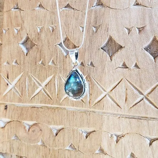 Pendentif labradorite bleu goutte