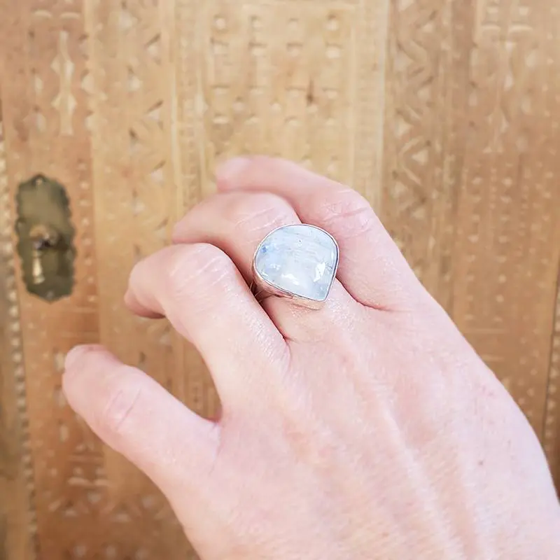 Bague de créateur en pierre de lune