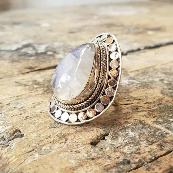 Grosse bague en pierre de lune