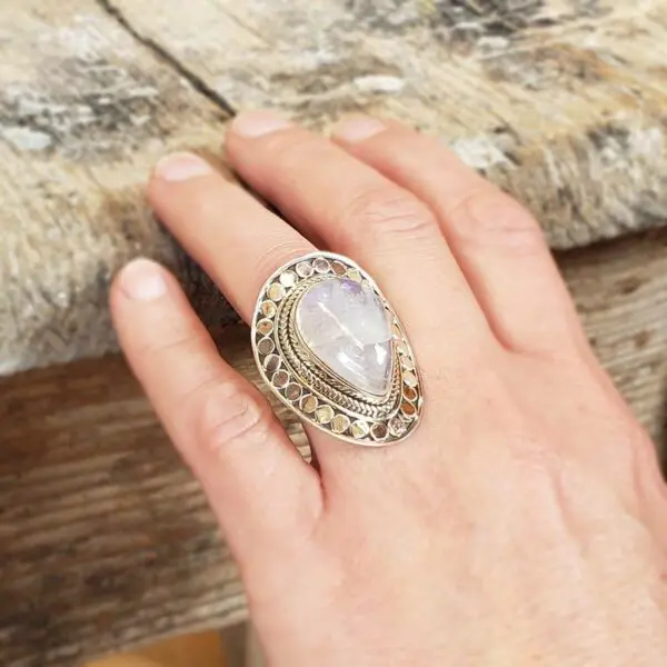 Grosse bague en pierre de lune