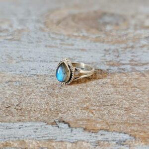 Bague en labradorite goutte