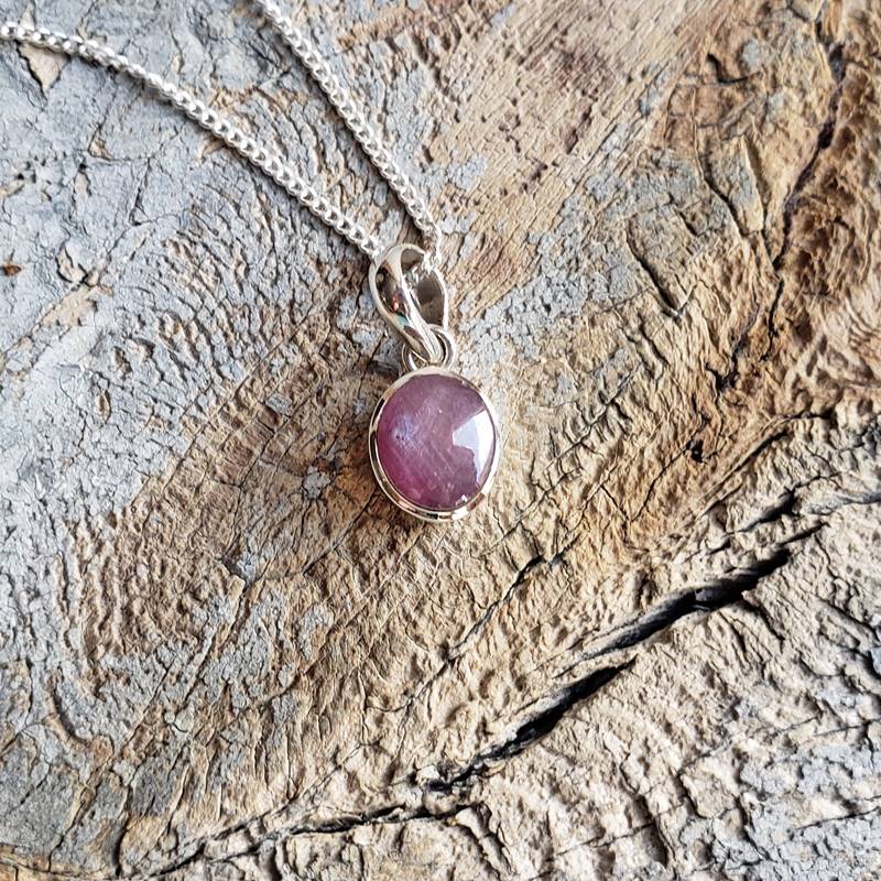 Pendentif rubis étoilé d'Inde Pendentif rubis étoilé d'Inde