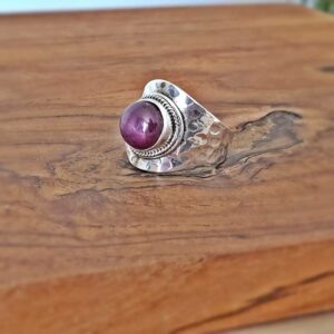 Bague rubis étoilé argent martelé