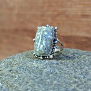 Bague en jaspe orbiculaire