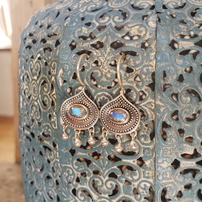 Boucles d'oreilles ethniques en labradorite Boucles d'oreilles ethniques en labradorite