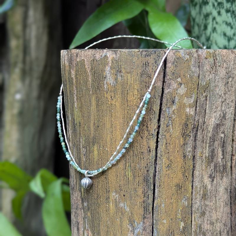 Collier fin double argent et agate verte Collier fin double argent et agate verte