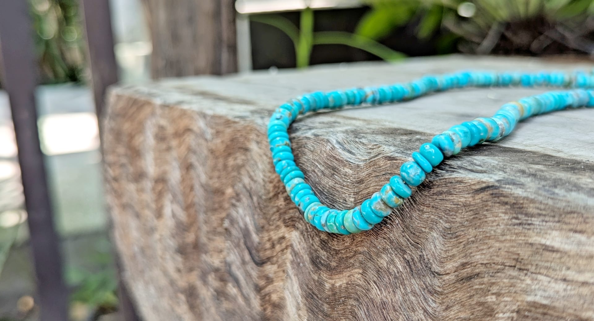 Colliers en pierres naturelles