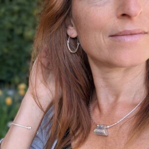 Créoles artisanales en argent torsadé