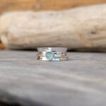 Bague calcédoine et argent martelé