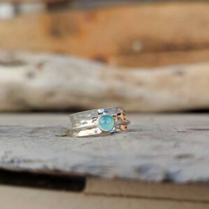 Bague calcédoine et argent martelé