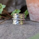 Bague réglable en argent martelé vieilli