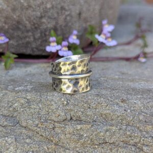 Bague réglable en argent martelé vieilli