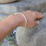 Bracelet jonc tribal en argent martelé