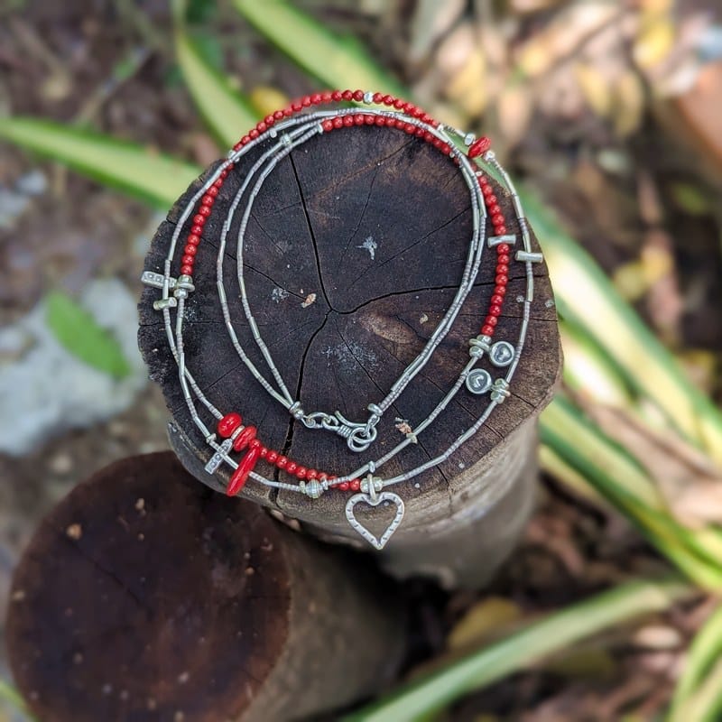 Collier en corail rouge et argent Collier en corail rouge et argent