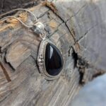 Pendentif ethnique en argent et onyx