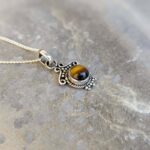 Petit pendentif ethnique oeil de tigre